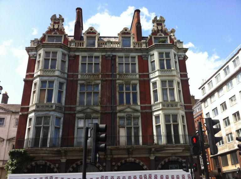 90 Piccadilly, Hugh Walpole's London flat.